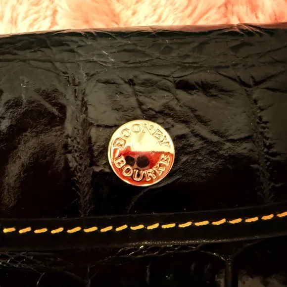 Dooney & Bourke VINTAGE RARE Black Croc-Embossed Wristlet - Picture 2 of 10